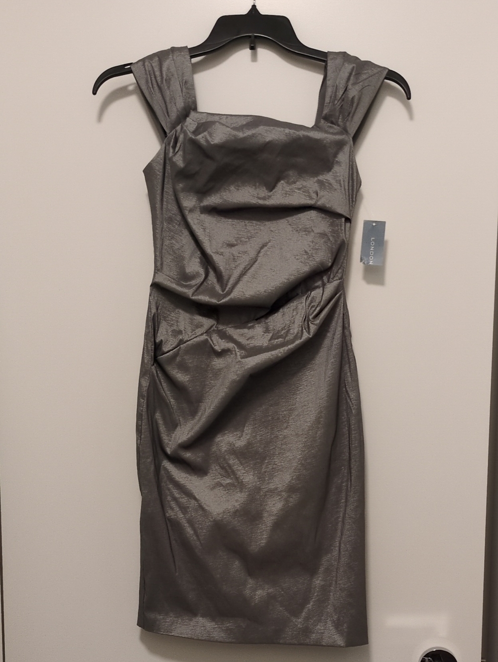 London Times Elegant Metallic Grey Sleeveless Cocktail Dress